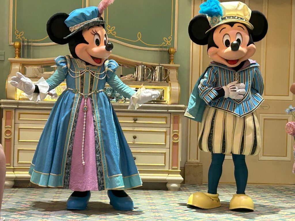 上海ディズニーランドミッキーとミニー