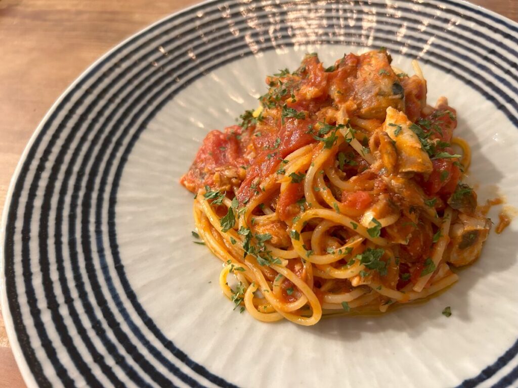 サバ缶のトマトソースパスタ