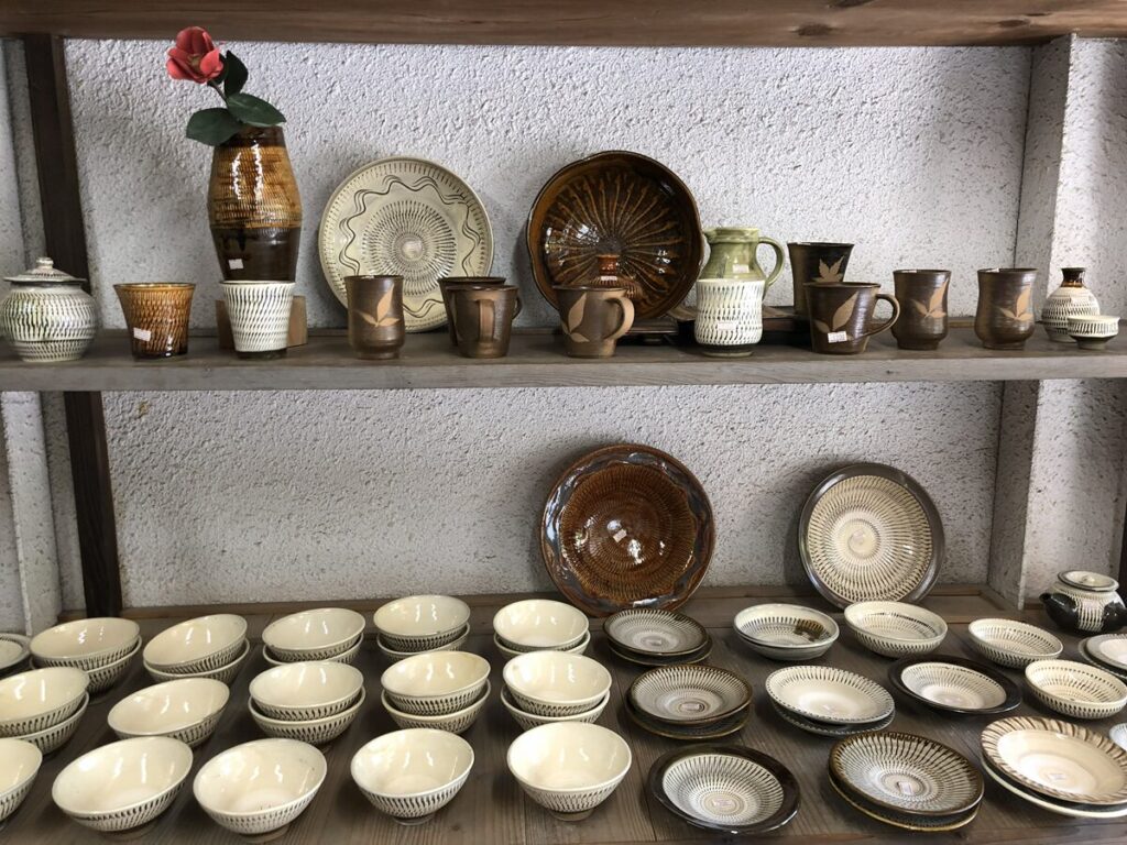 小鹿田焼の里 うつわの陳列