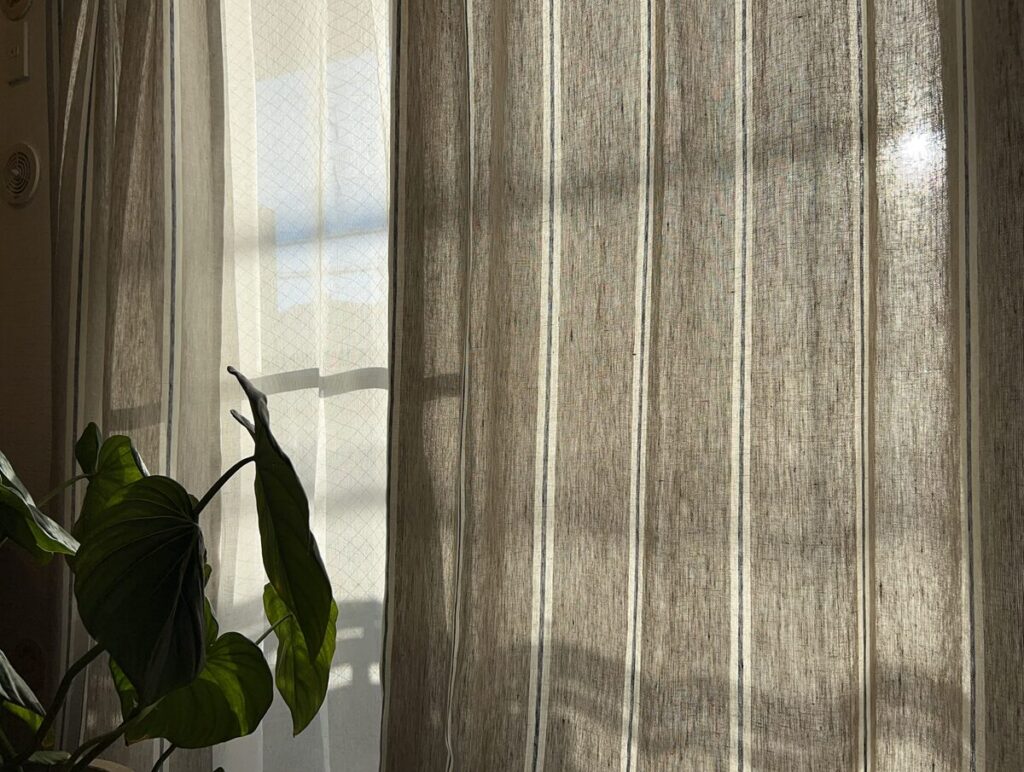 カーテン グレージュ