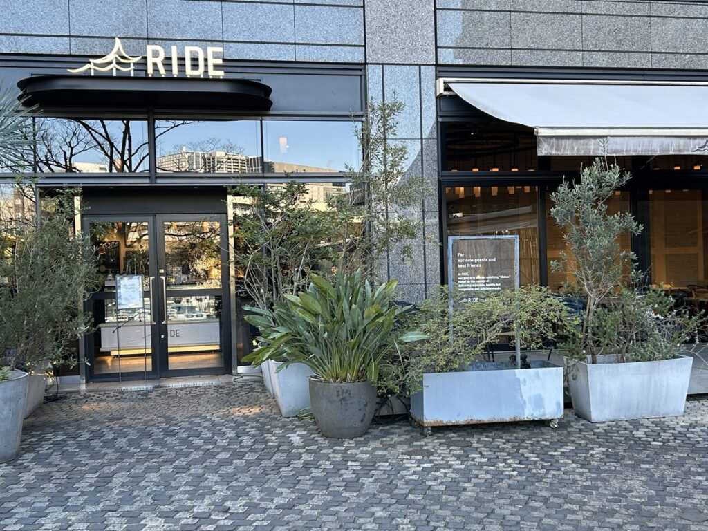 レストラン"RIDE" 入り口