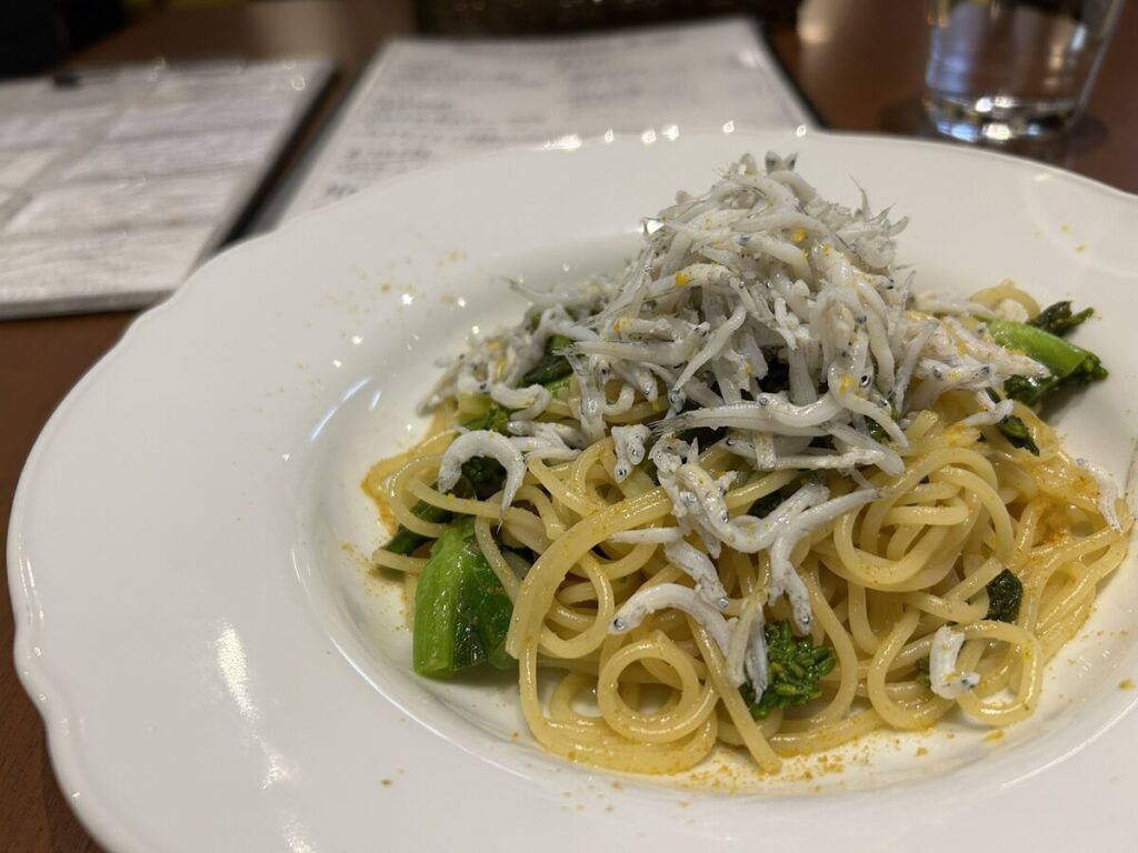 釜揚げしらすと菜の花のペペロンチーノ