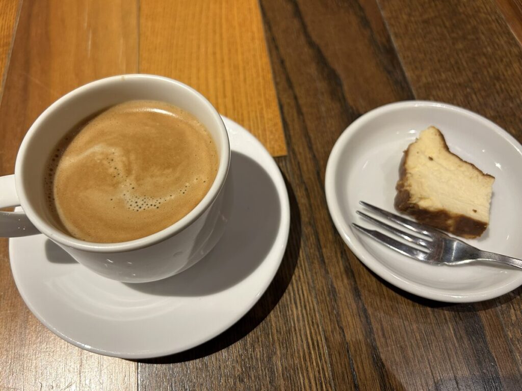 コーヒーとバスクチーズケーキ