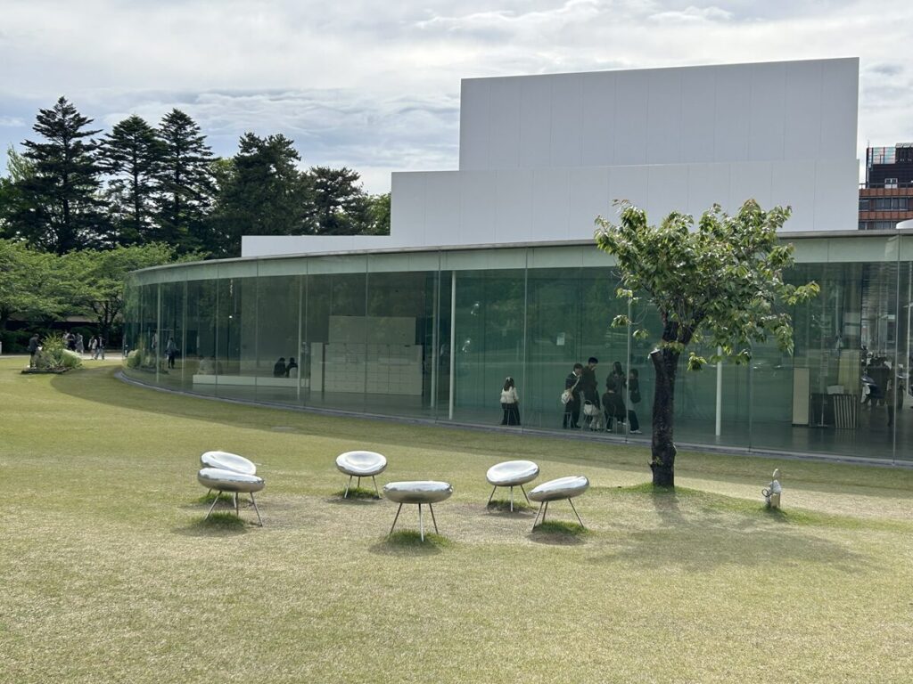 21世紀美術館 いす