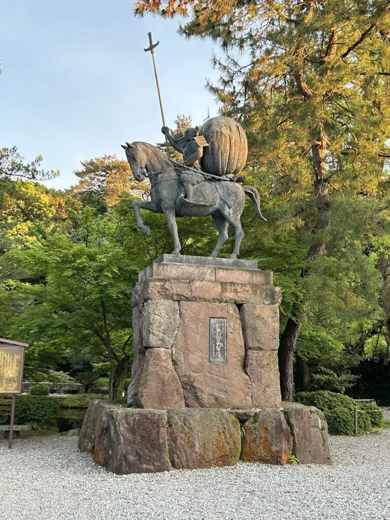 前田利家公の像