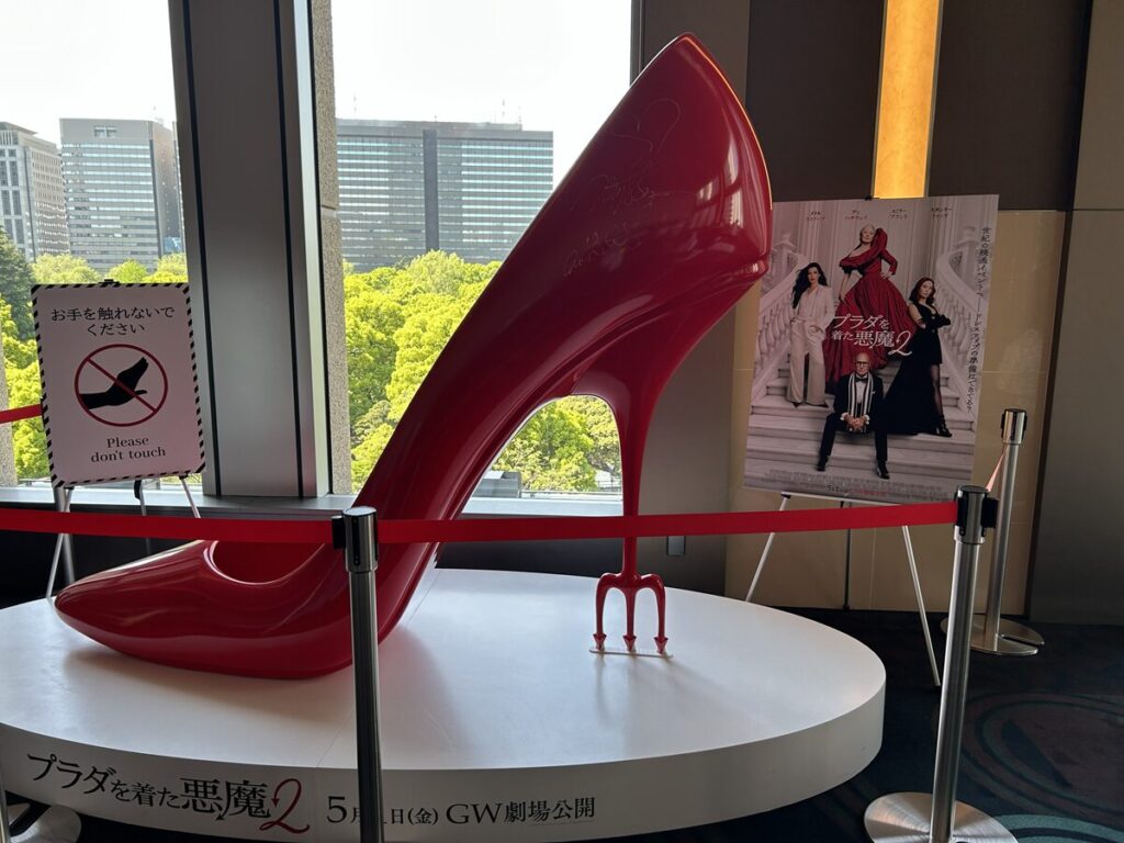 プラダを着た悪魔2 赤いパンプス