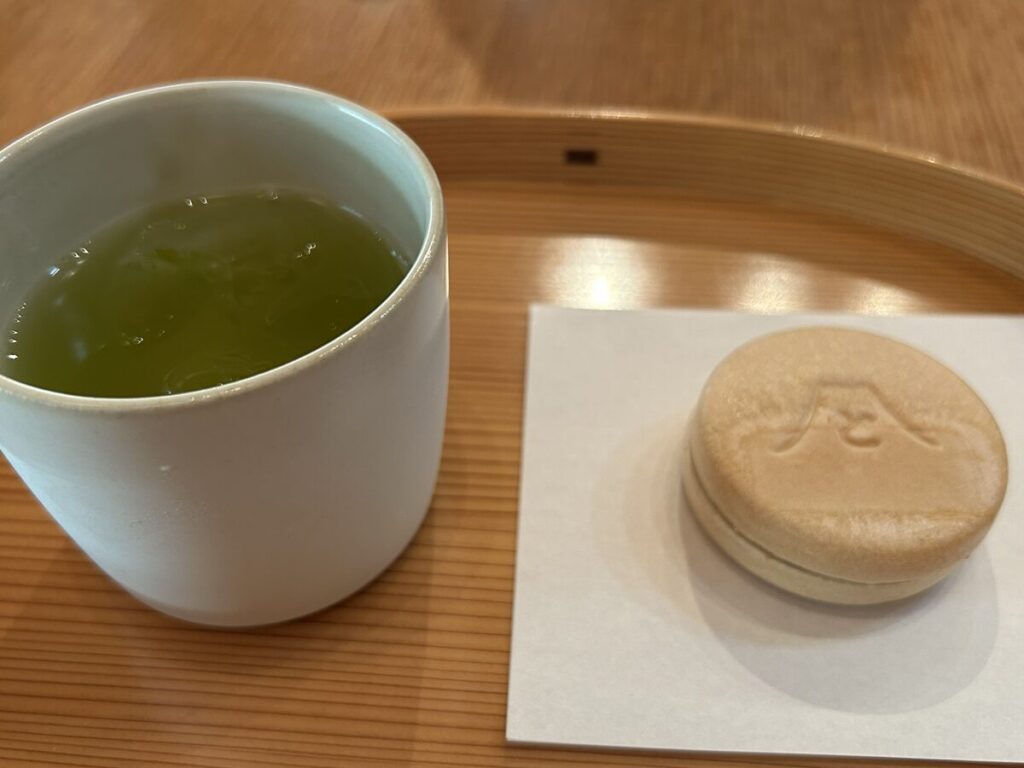 最中とお茶