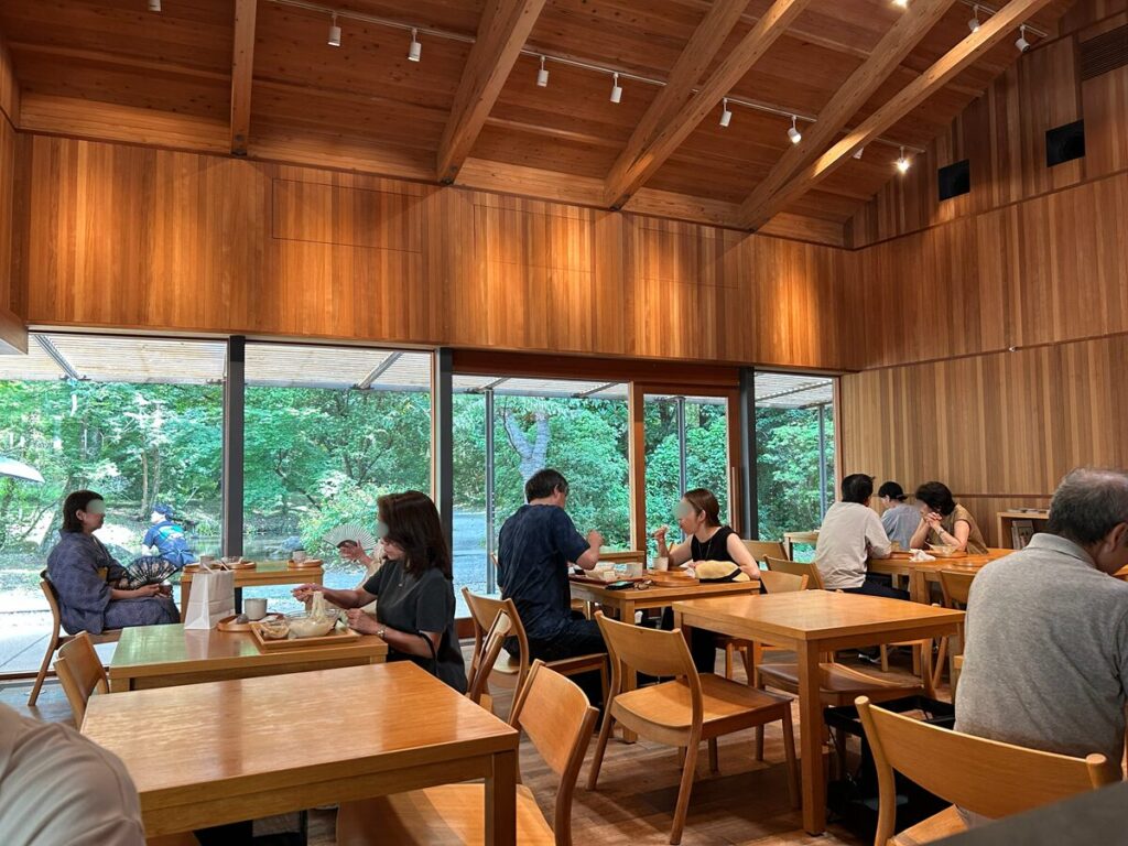 室内席