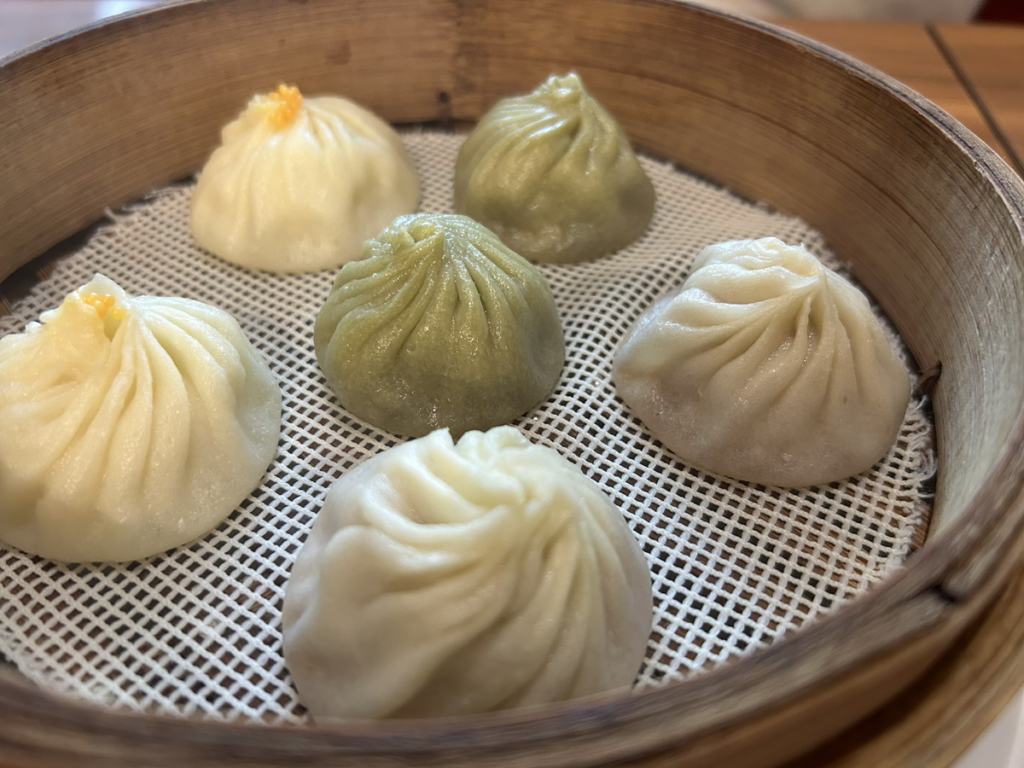 夏の三色小籠包
