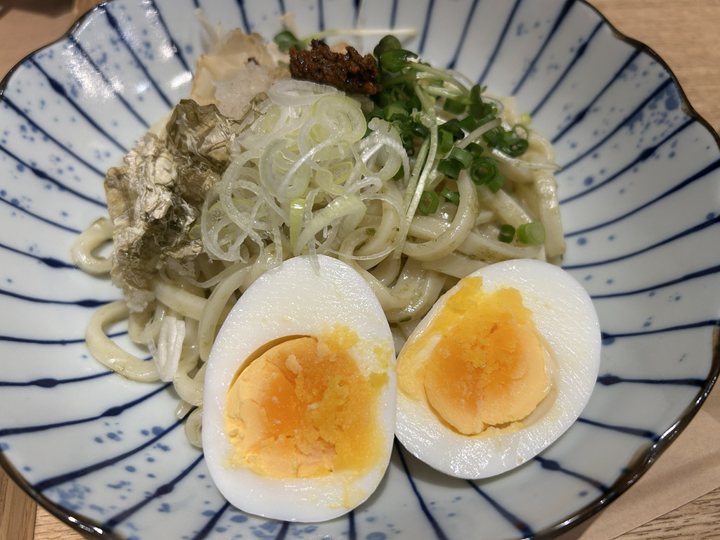 薬味をトッピングしただし和え麺